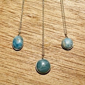 Colgante de larimar en plata: frescura y conexión