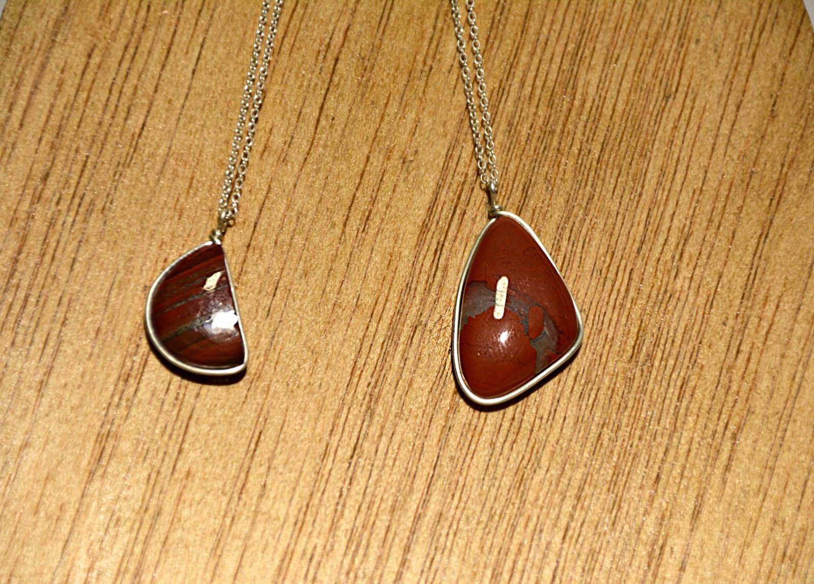 Colgante de jaspe rojo en plata: energía y protección Colgante de jaspe rojo en plata: energía y protección