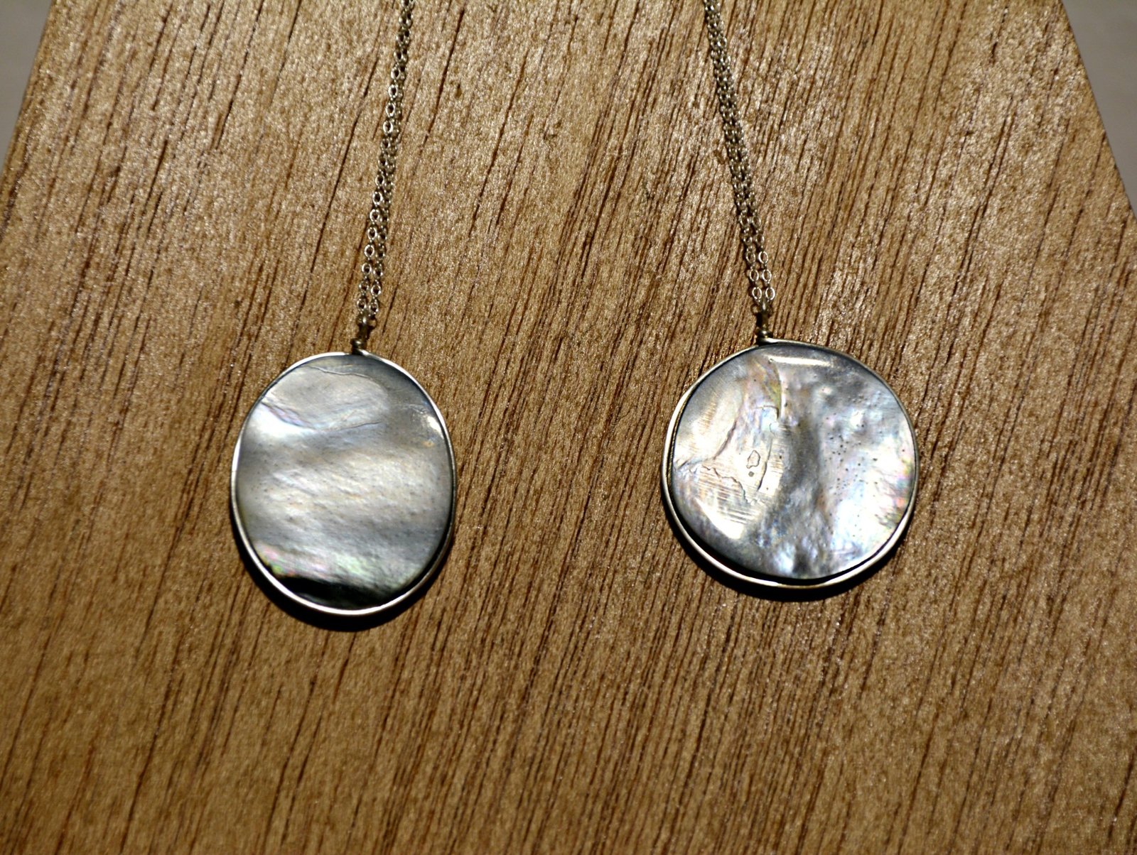 Colgante de nácar en plata: paz y pureza Colgante de nácar en plata: paz y pureza